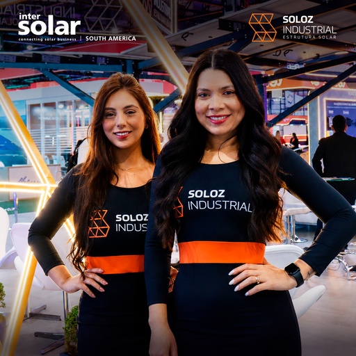 Equipe de recepção no estande da Soloz Industrial na Intersolar South America 2026