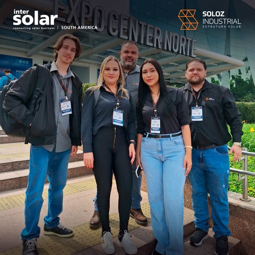 Grupo reunido na entrada do Expo Center Norte na Intersolar South America 2026